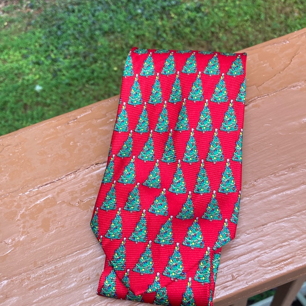Belk red silk Christmas tree tie